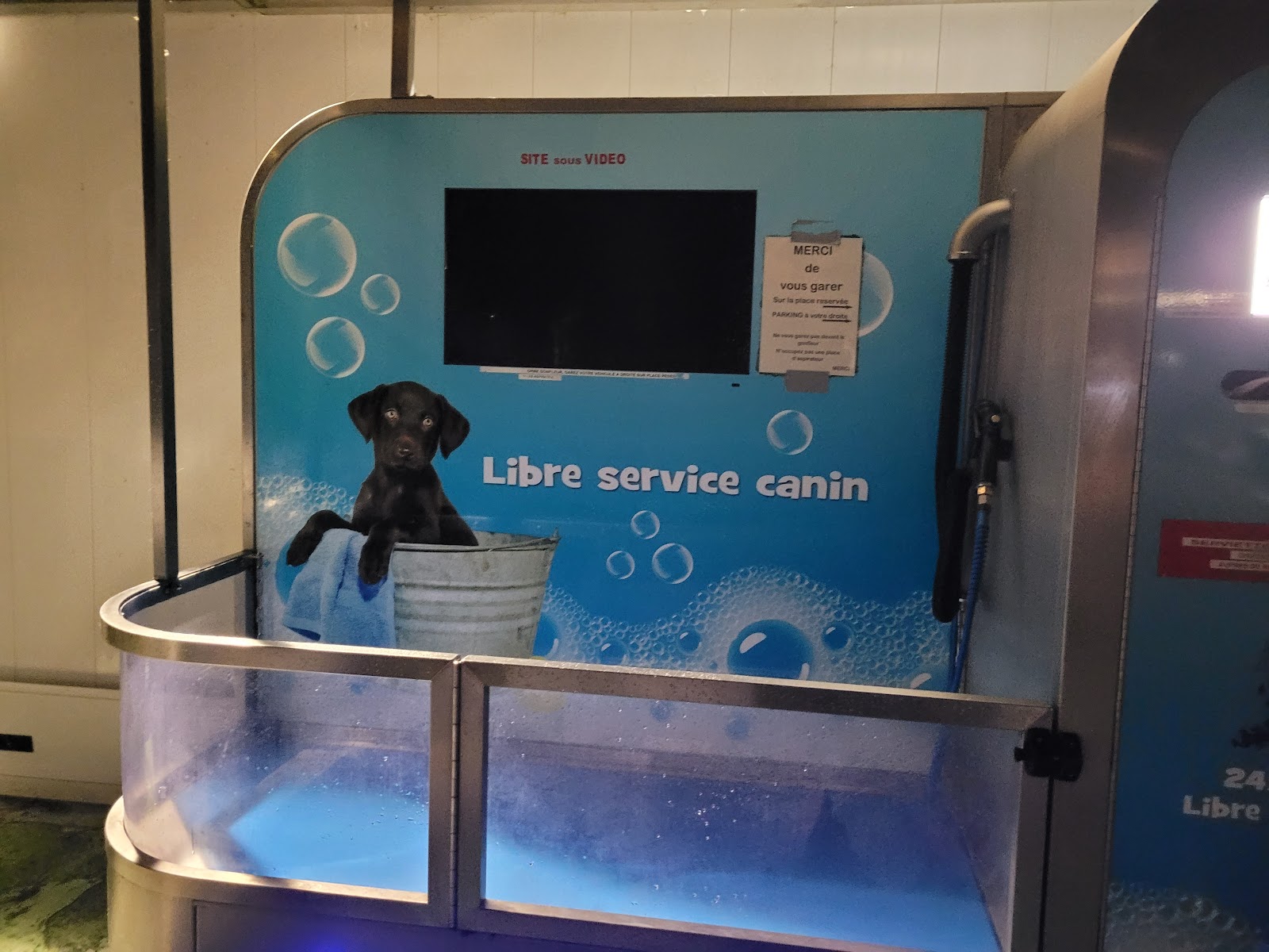 Aqua Auto, lavage & stations à Boulevard Charles de Gaulle, Tours