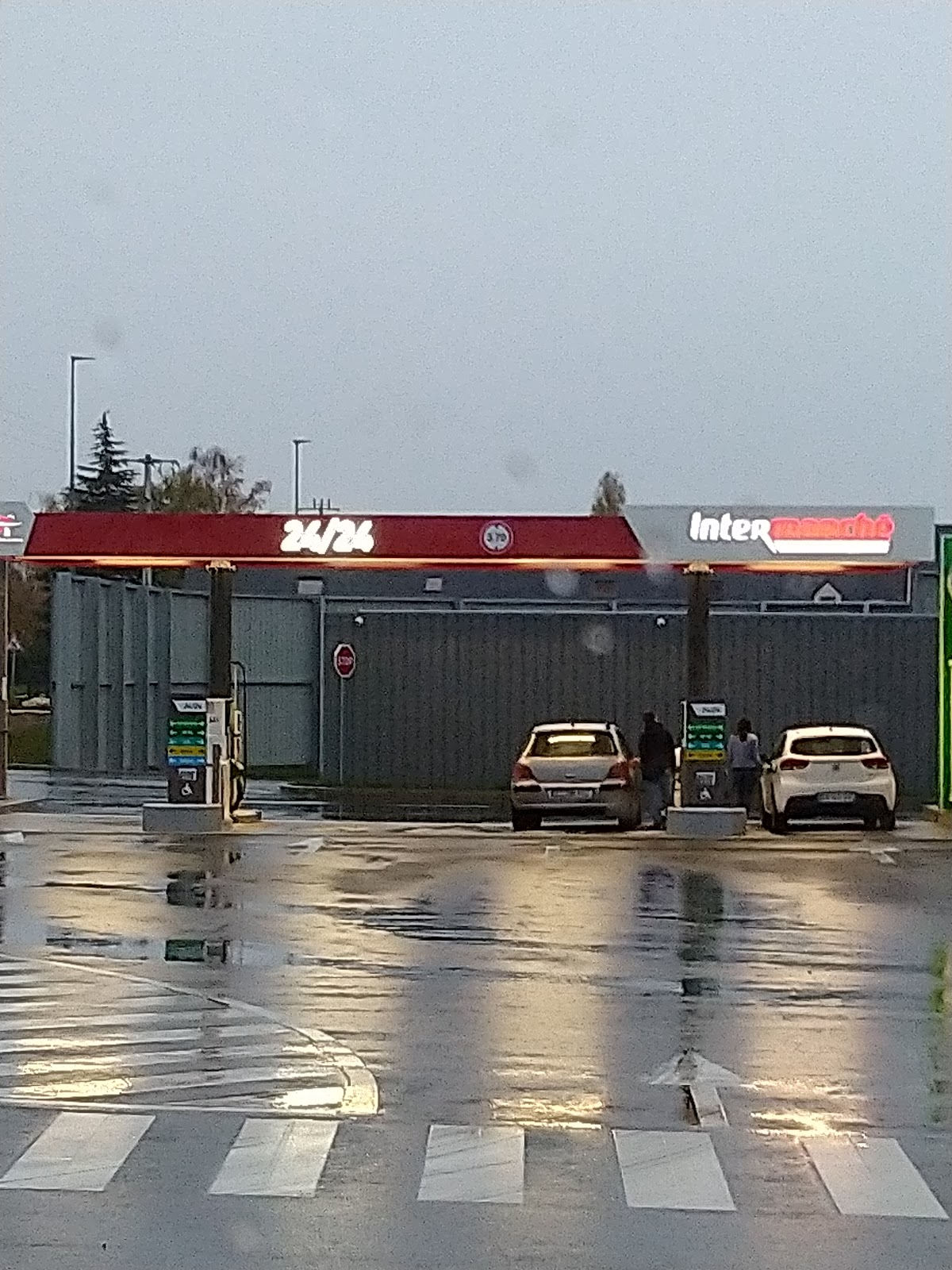 Intermarché station-service Veretz, garage & mécanique à Chemin de la Bussardière, Tours