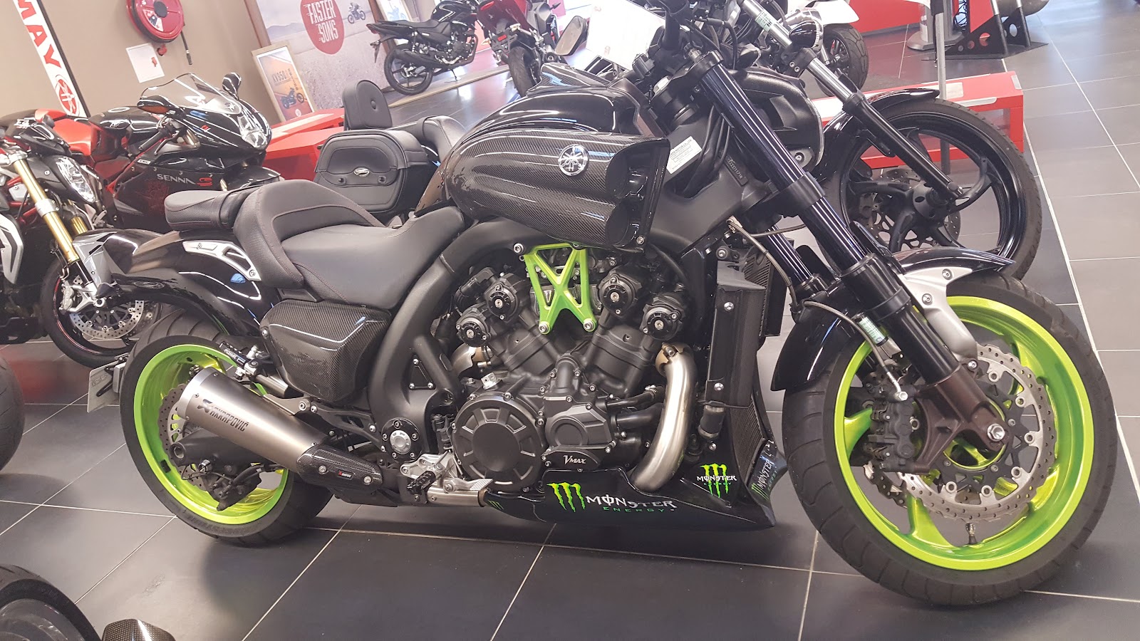 Motors Avenue Tours - Kawasaki, moto & scooter à Avenue du Danemark, Tours